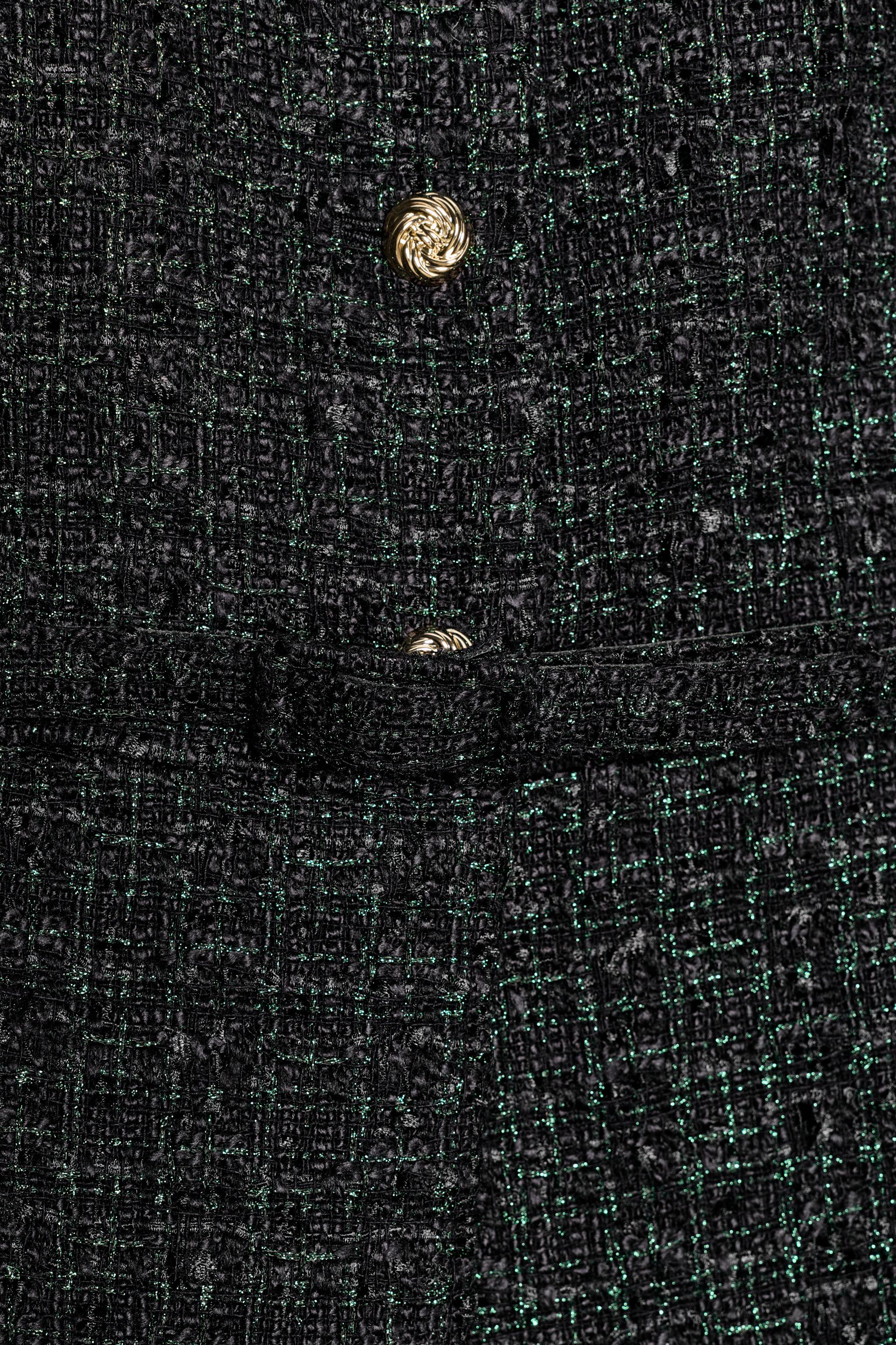 GILET STRUCTURÉ AVEC CEINTURE ET FIL MÉTALLISÉ